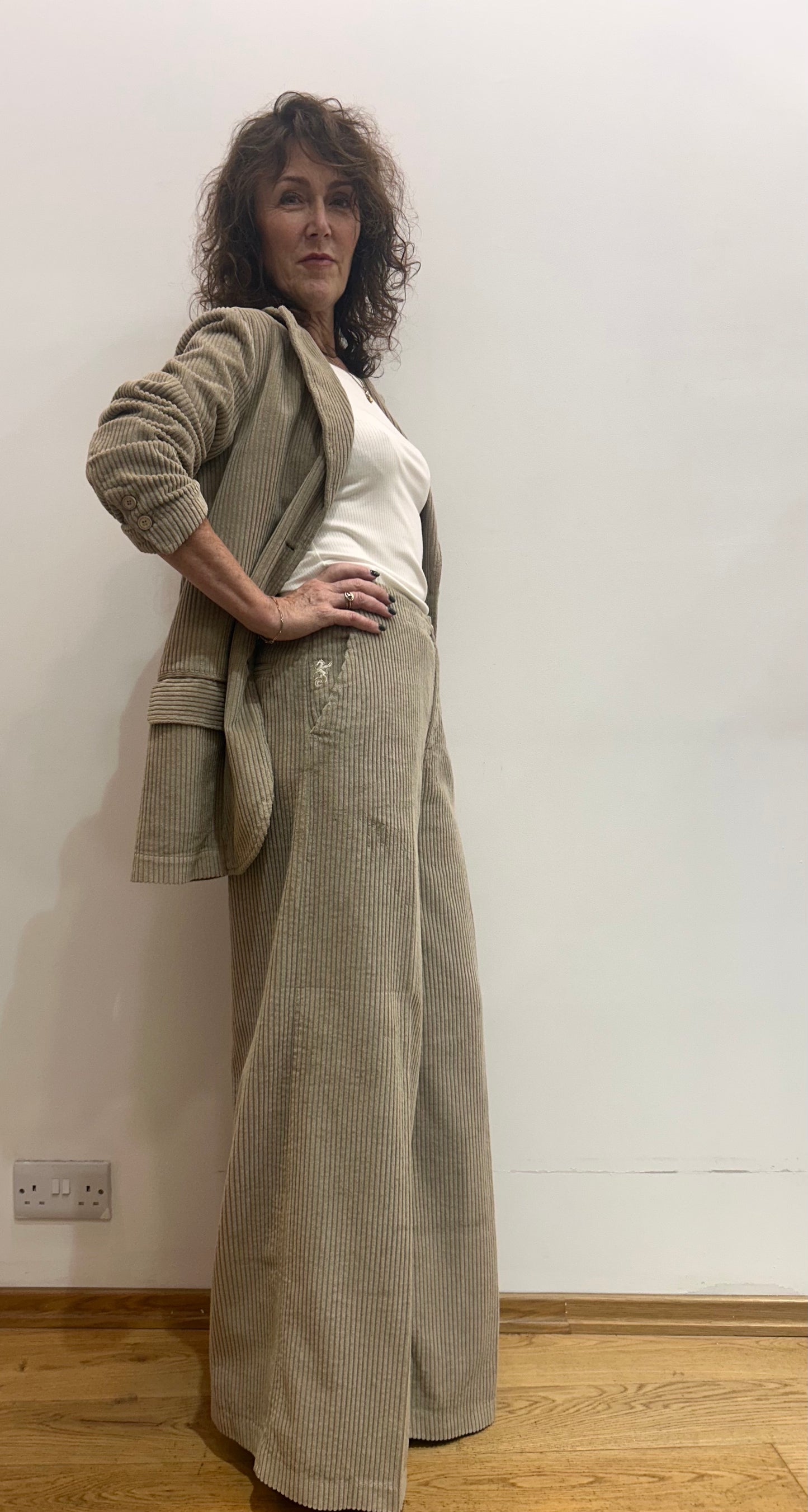 EC 054u Jumbo cord wide leg trousers