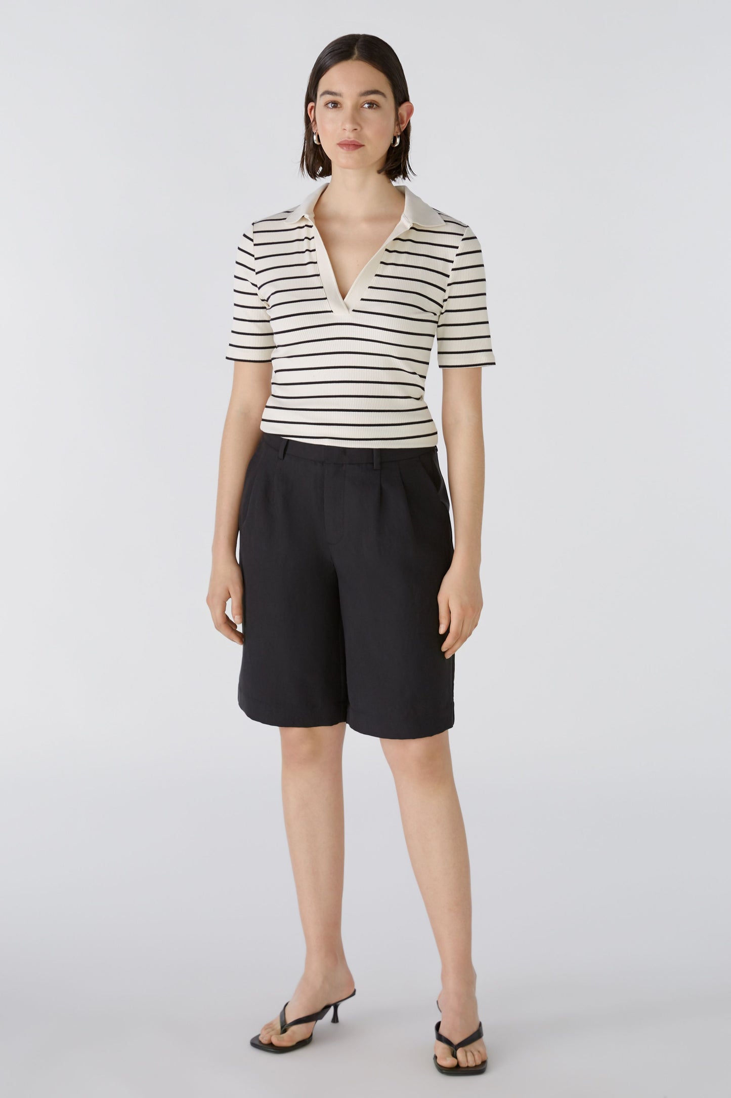 O 88305 Stripe trophy neck top