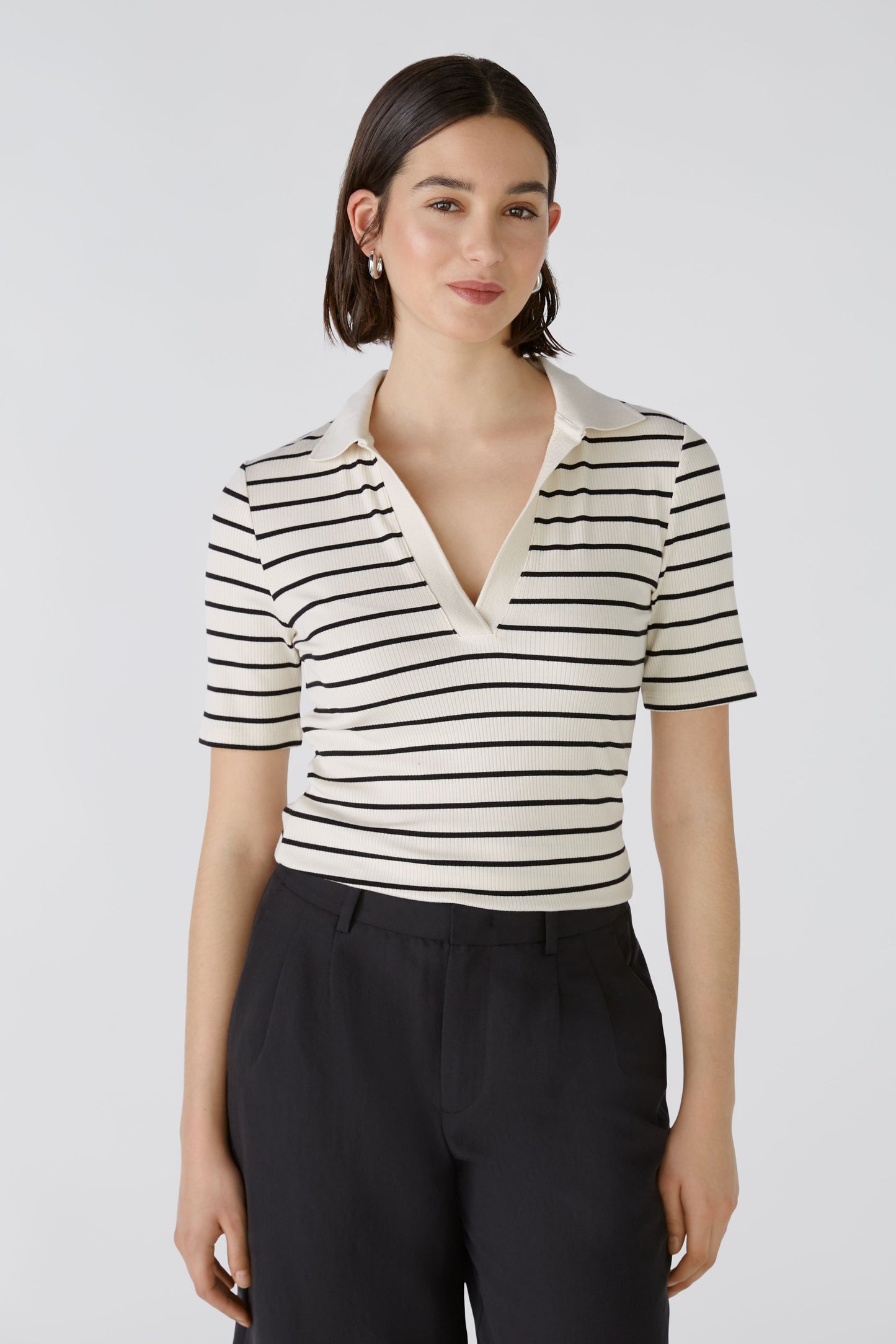 O 88305 Stripe trophy neck top