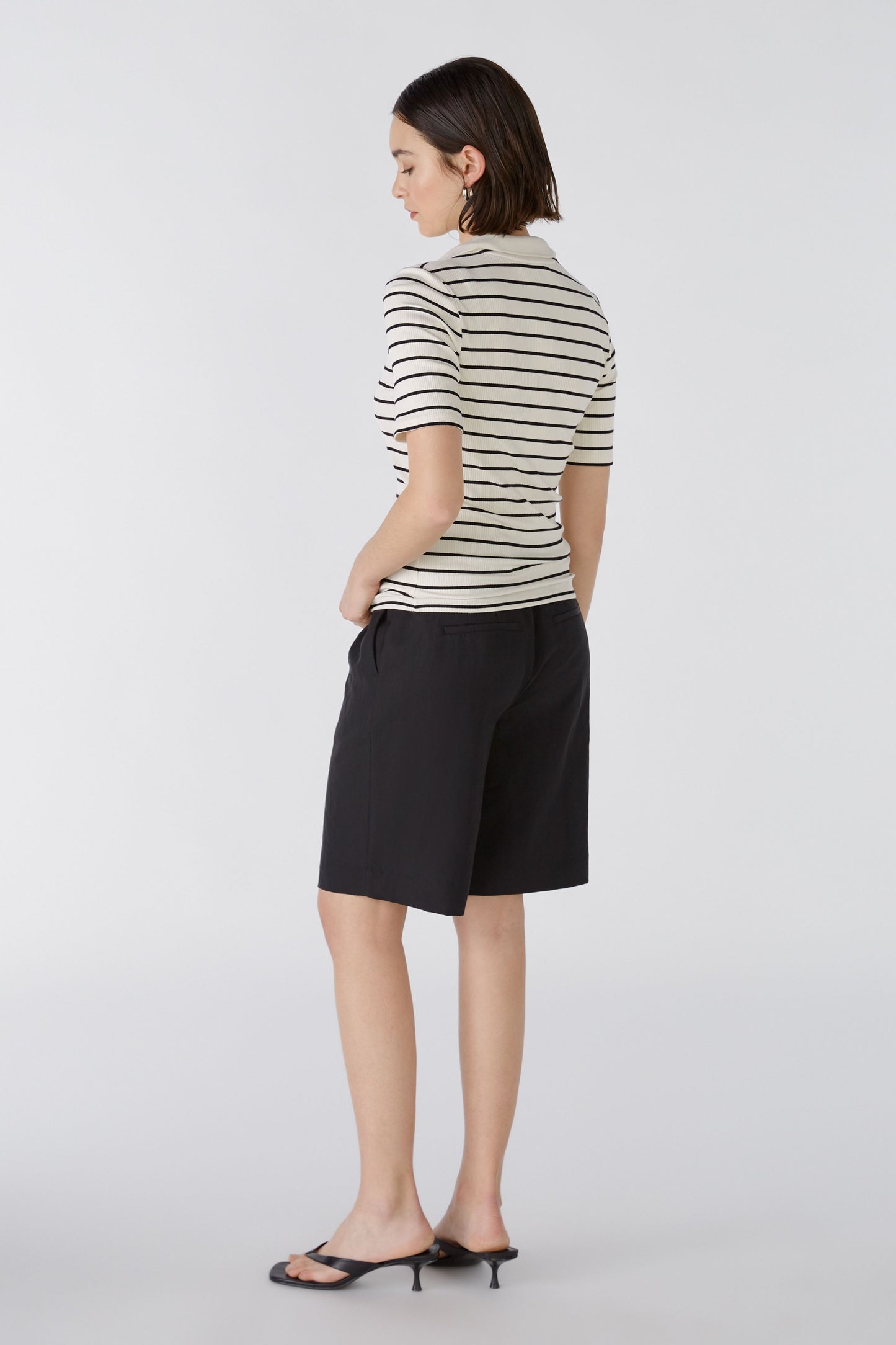 O 88305 Stripe trophy neck top