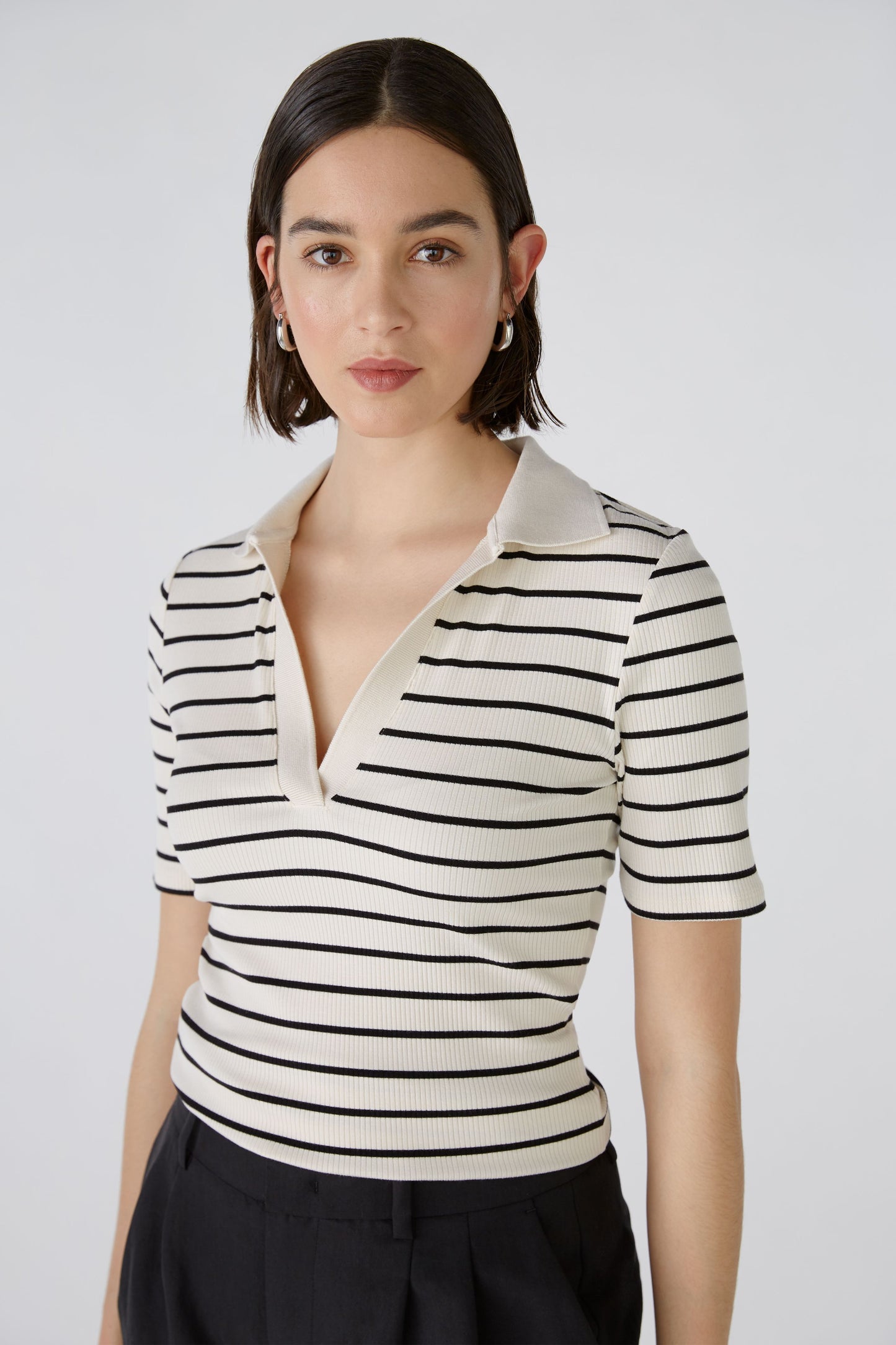 O 88305 Stripe trophy neck top