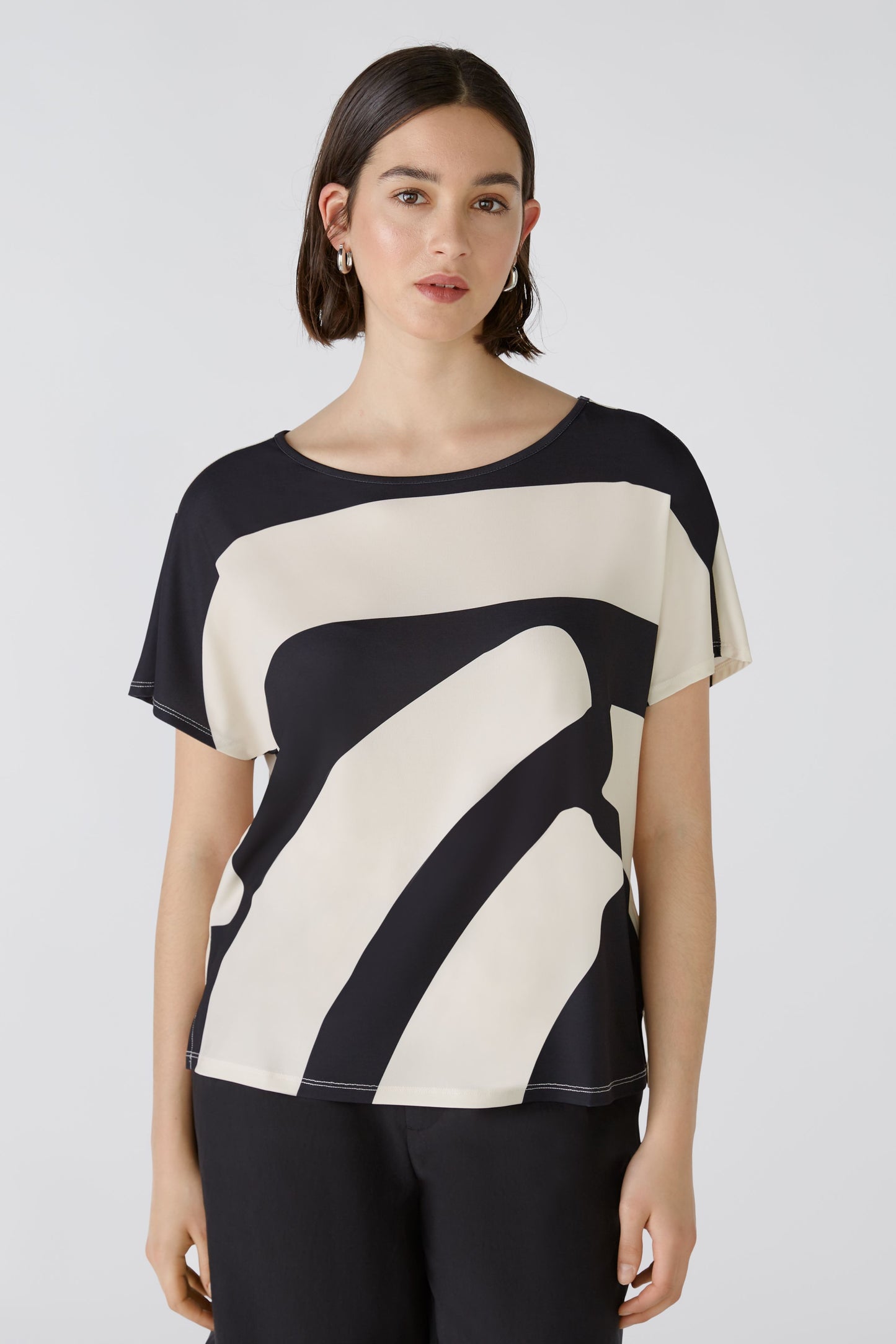 O 88429 Swirl print monochrome top