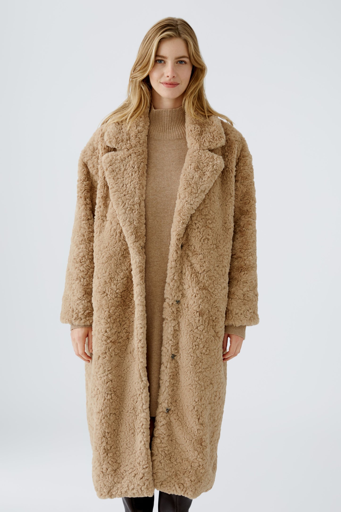 O 89835 Cuddle faux fur coat