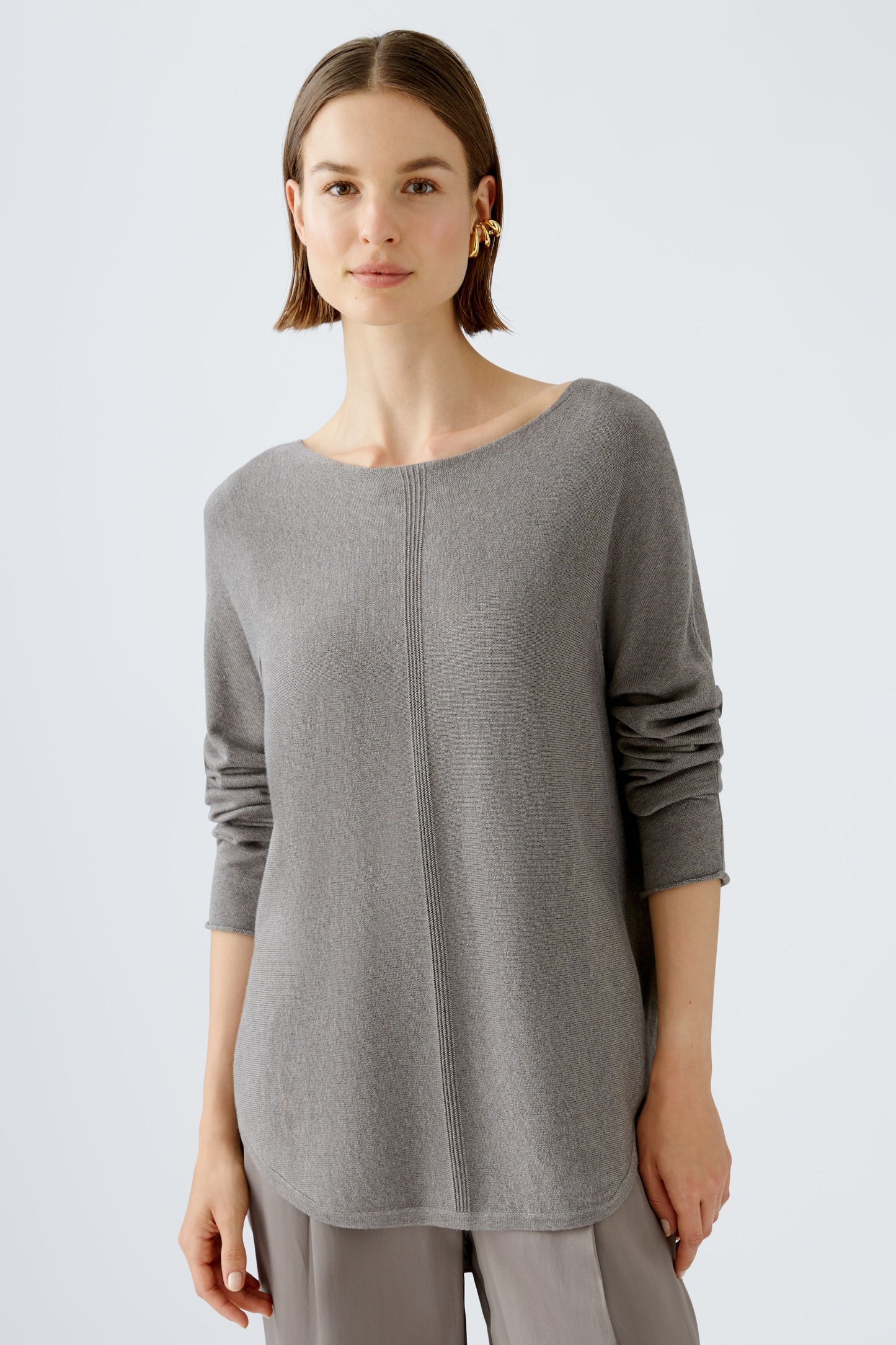 O 89152 Centre seem scoop hem jumper