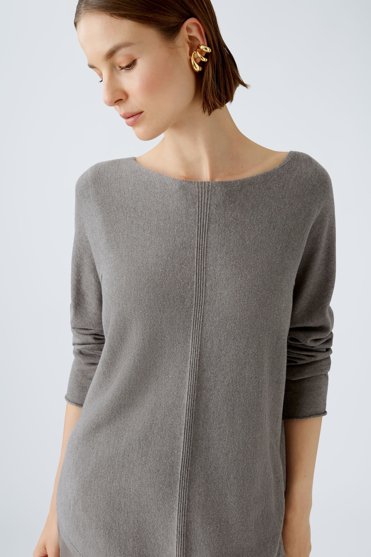 O 89152 Centre seem scoop hem jumper