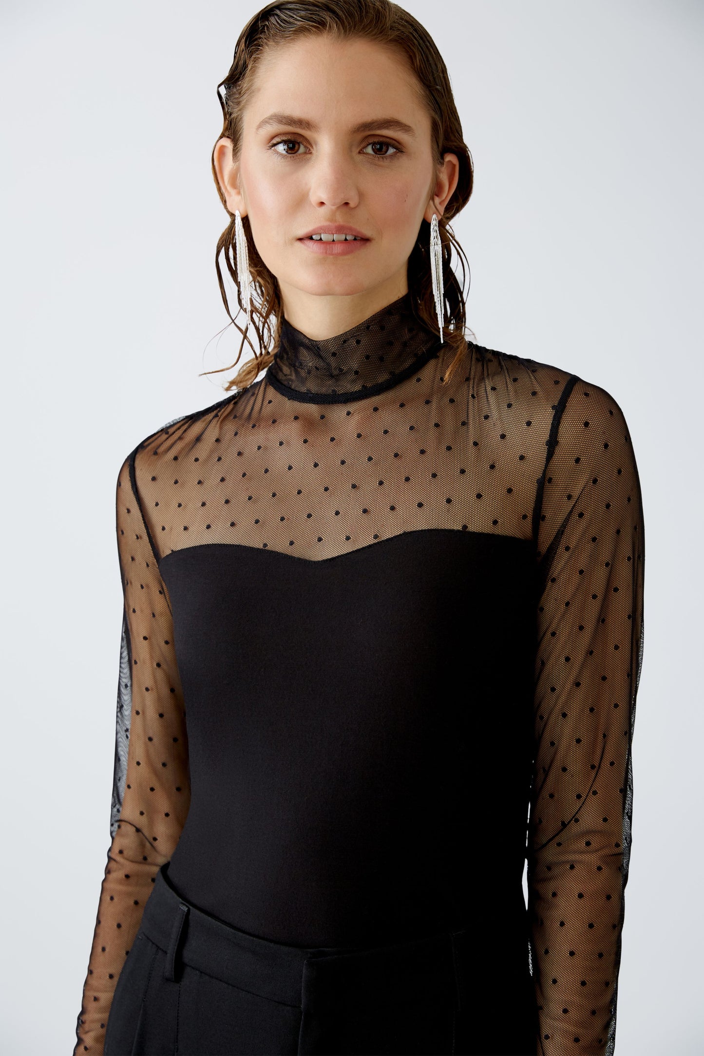 O 89010 Fine mesh & jersey turtle neck top