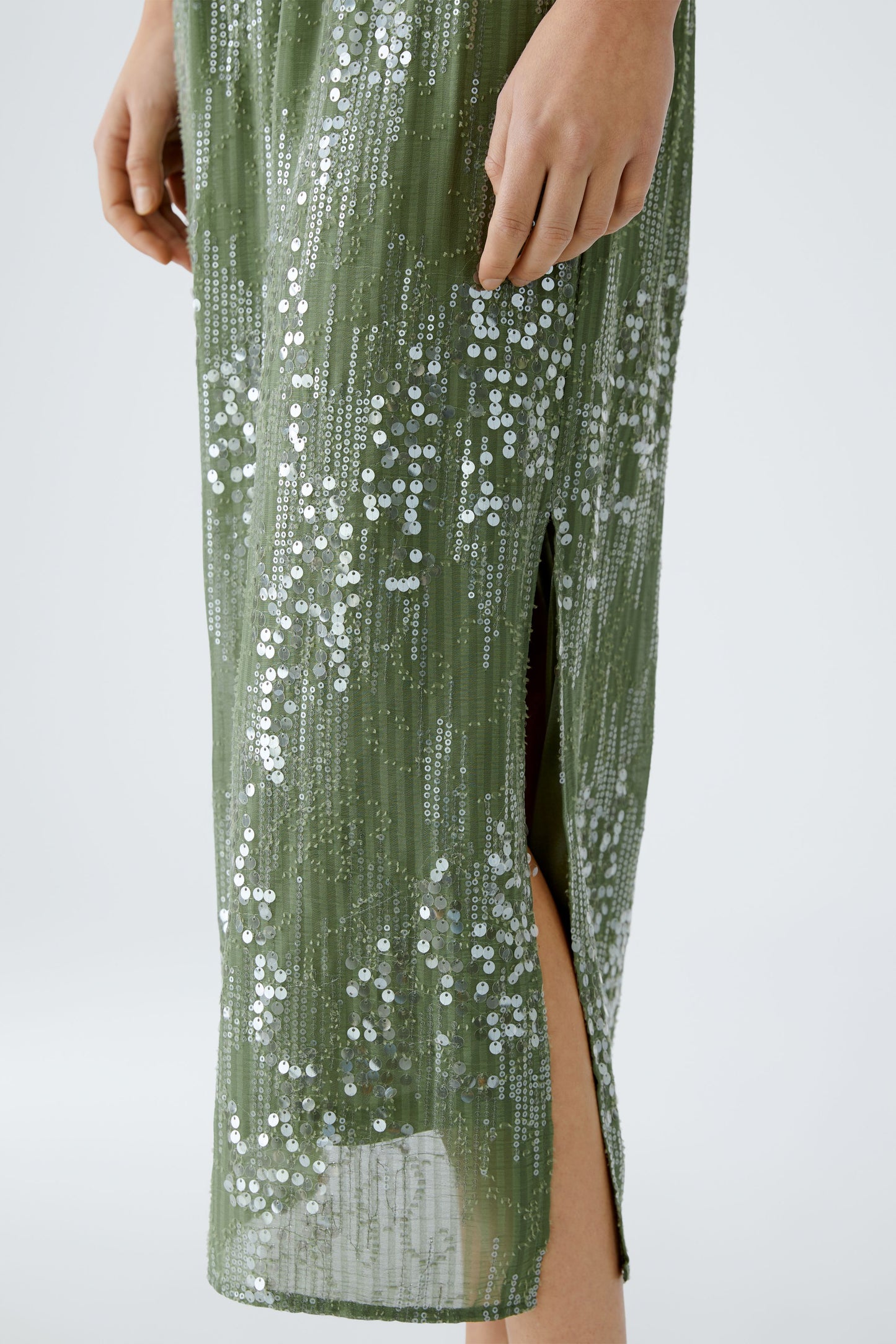 O 93093 Shimmer sequin straight skirt