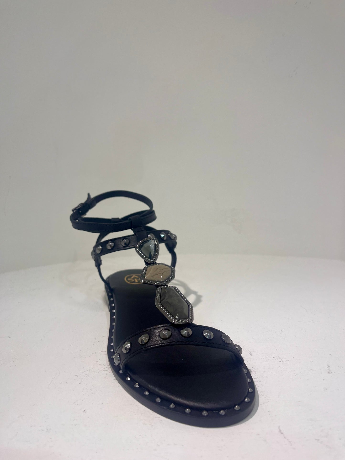 A Penny04 jewel stones sandals
