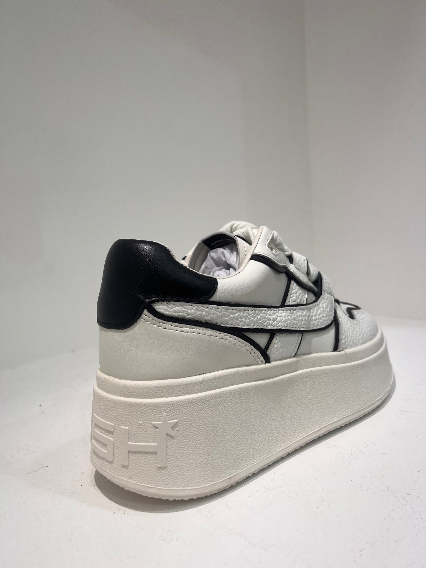 A Matchbis02 leather platform sneaker