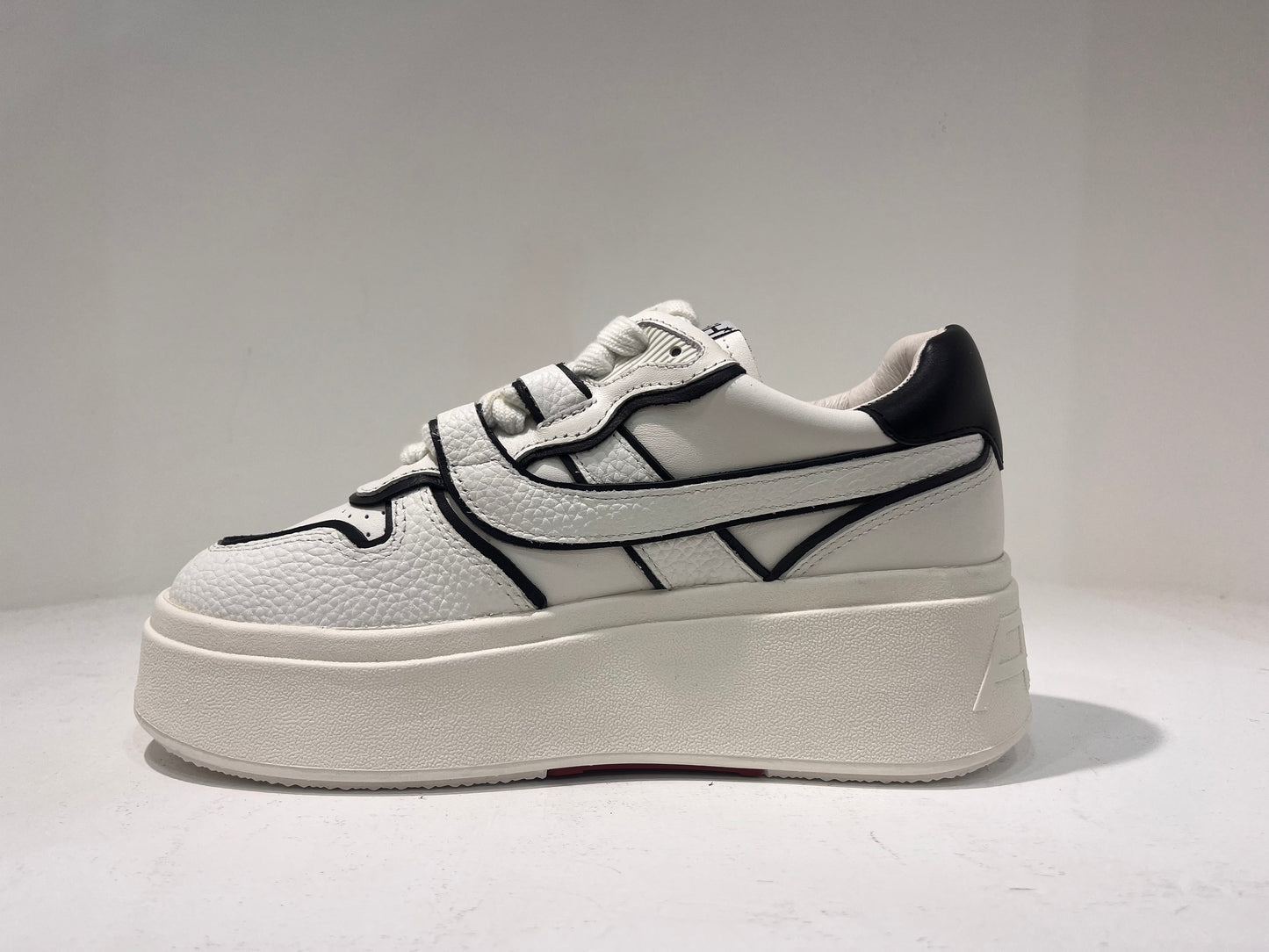 A Matchbis02 leather platform sneaker