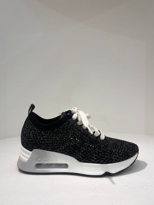 A Laika06 knitted lurex trainers