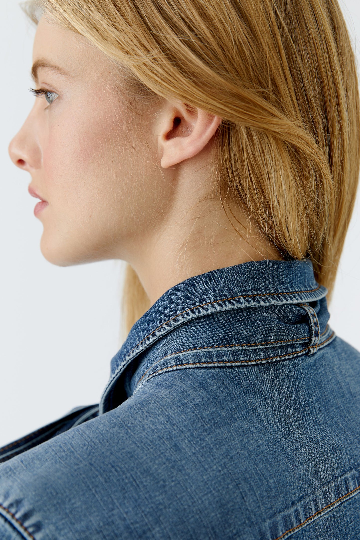 O 96069 Denim pussybow blouse