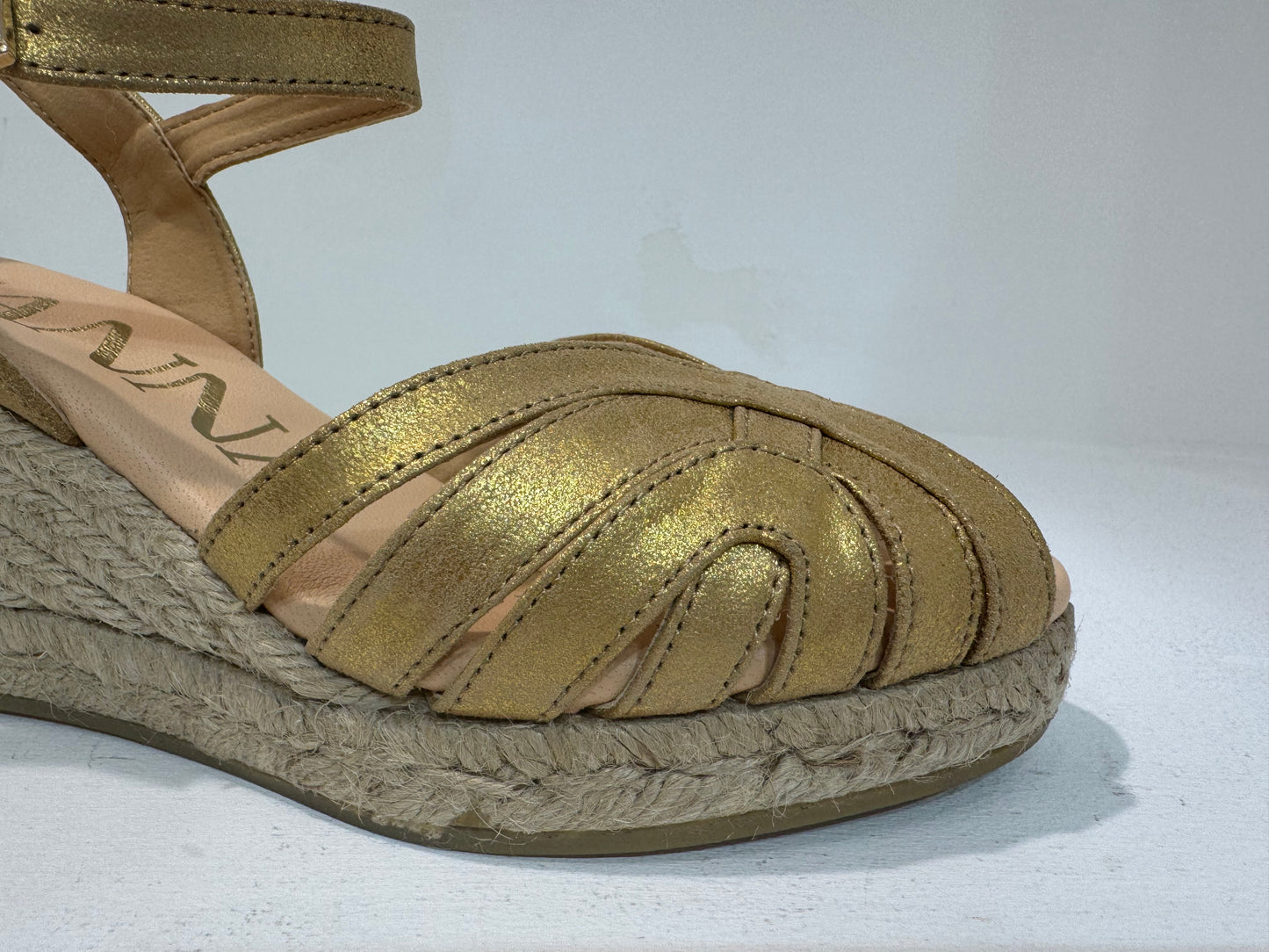 K 25067 Metallic suede mid wedge peep toe