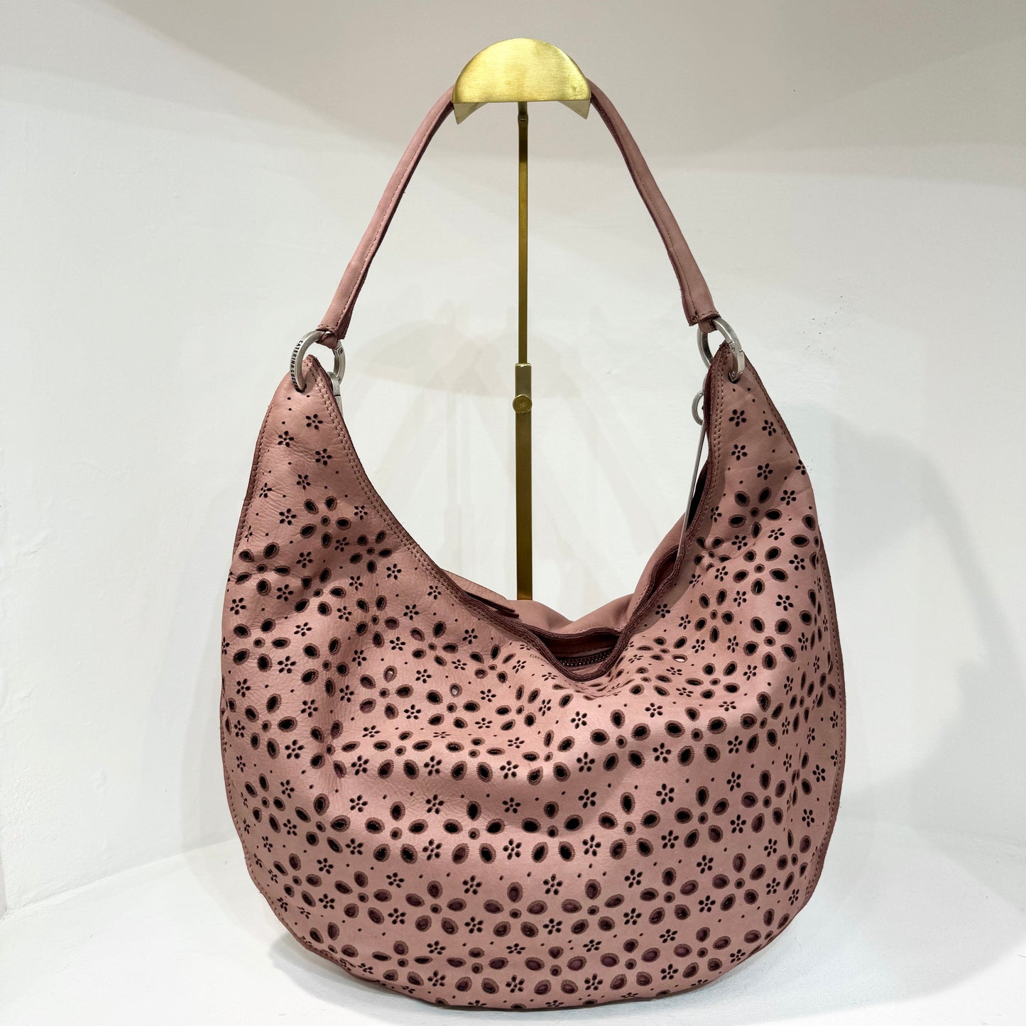 CL L013290 Floral laser cut shoulder