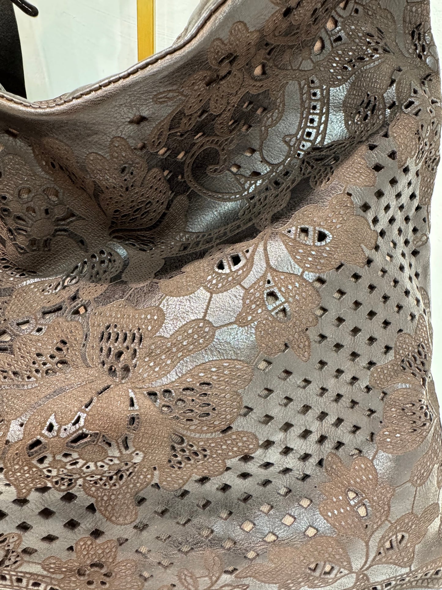 C C040730 Tecla Laser pattern large shoulder bag