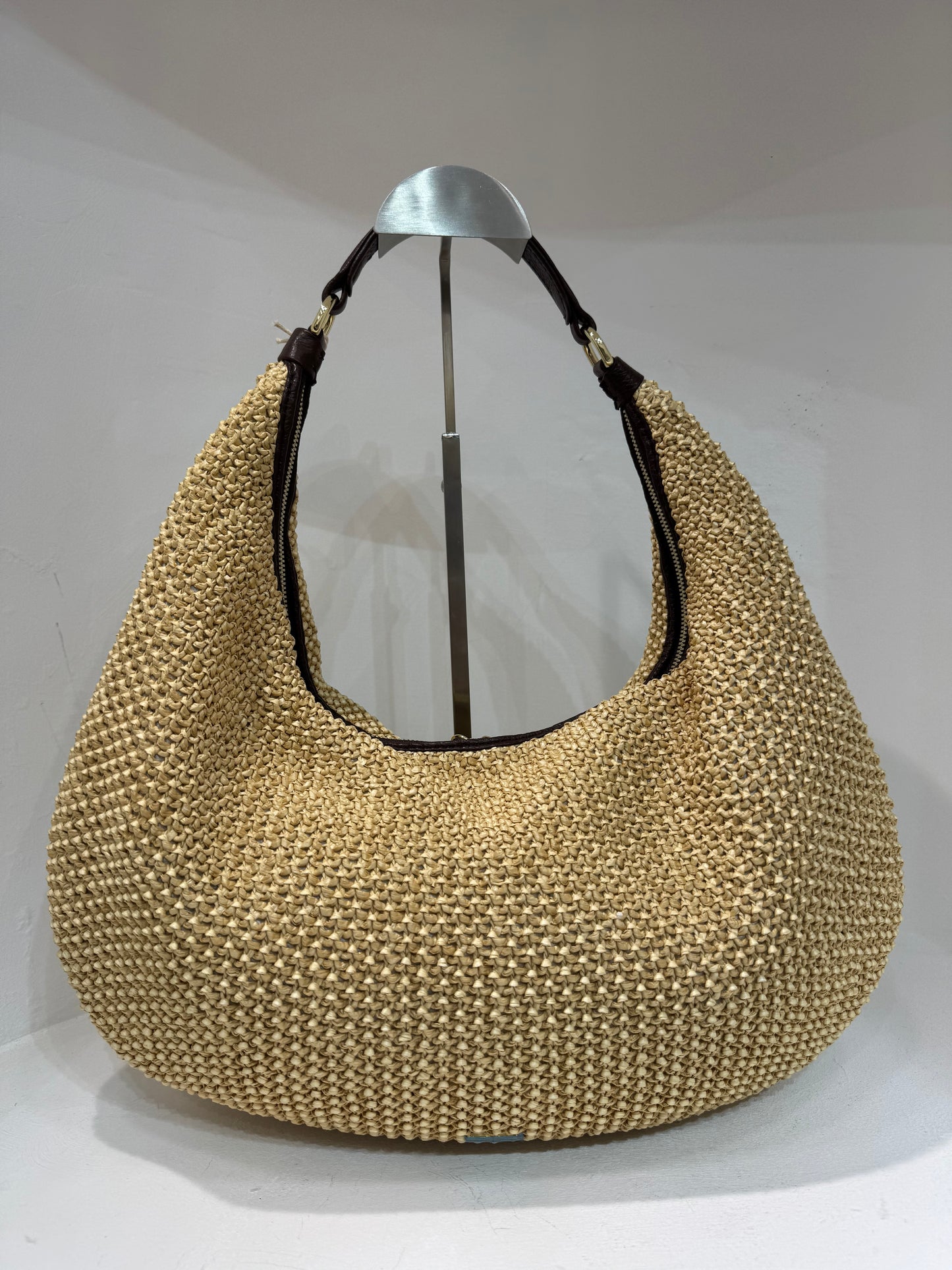 Ab 32579 Straw medium scoop shoulder
