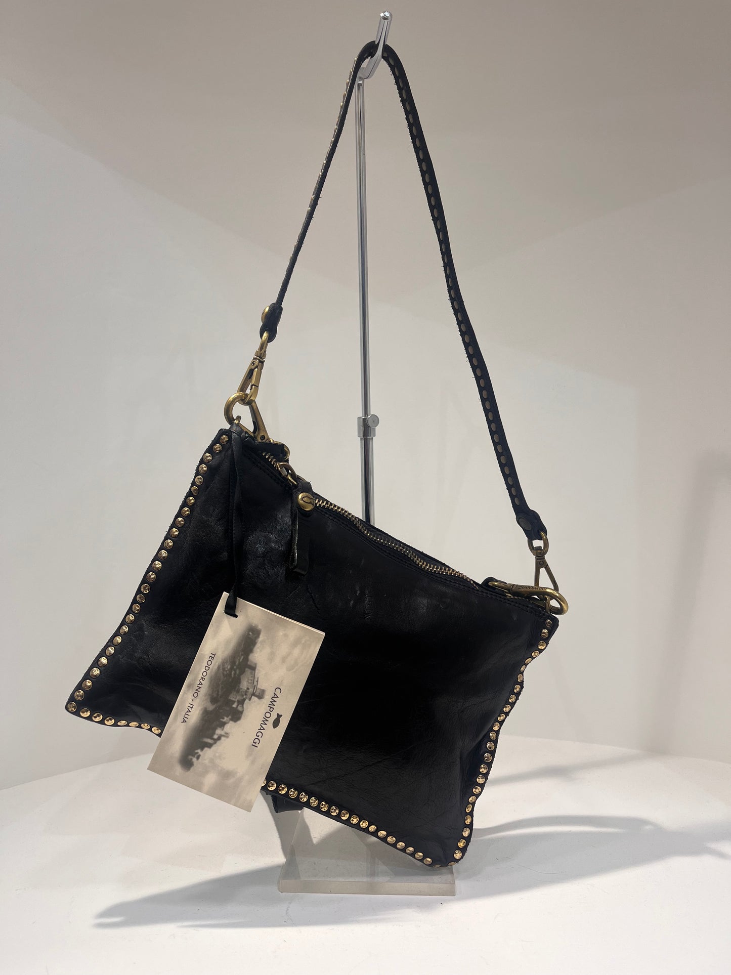 C031070nd Stud detail X-body bag