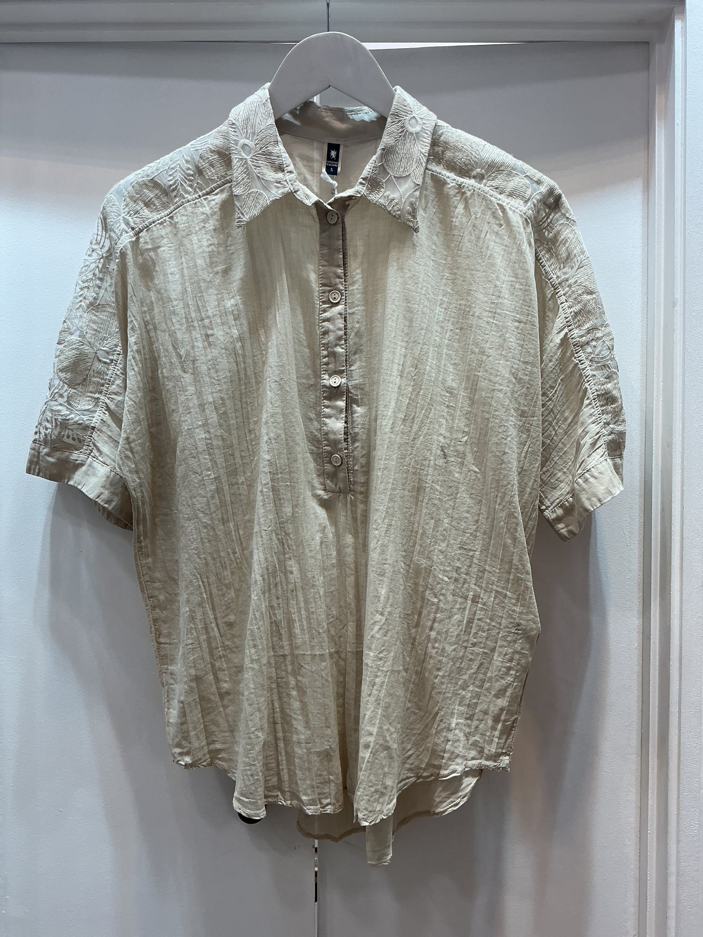 EC 67MO7504 Lace shoulders crinkle cotton blouse